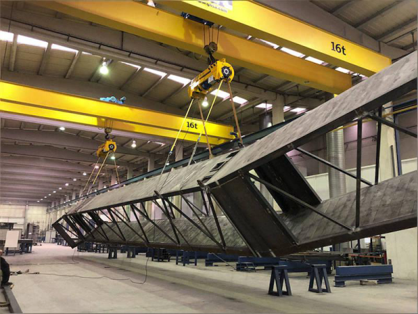 行车梁翻转吊具